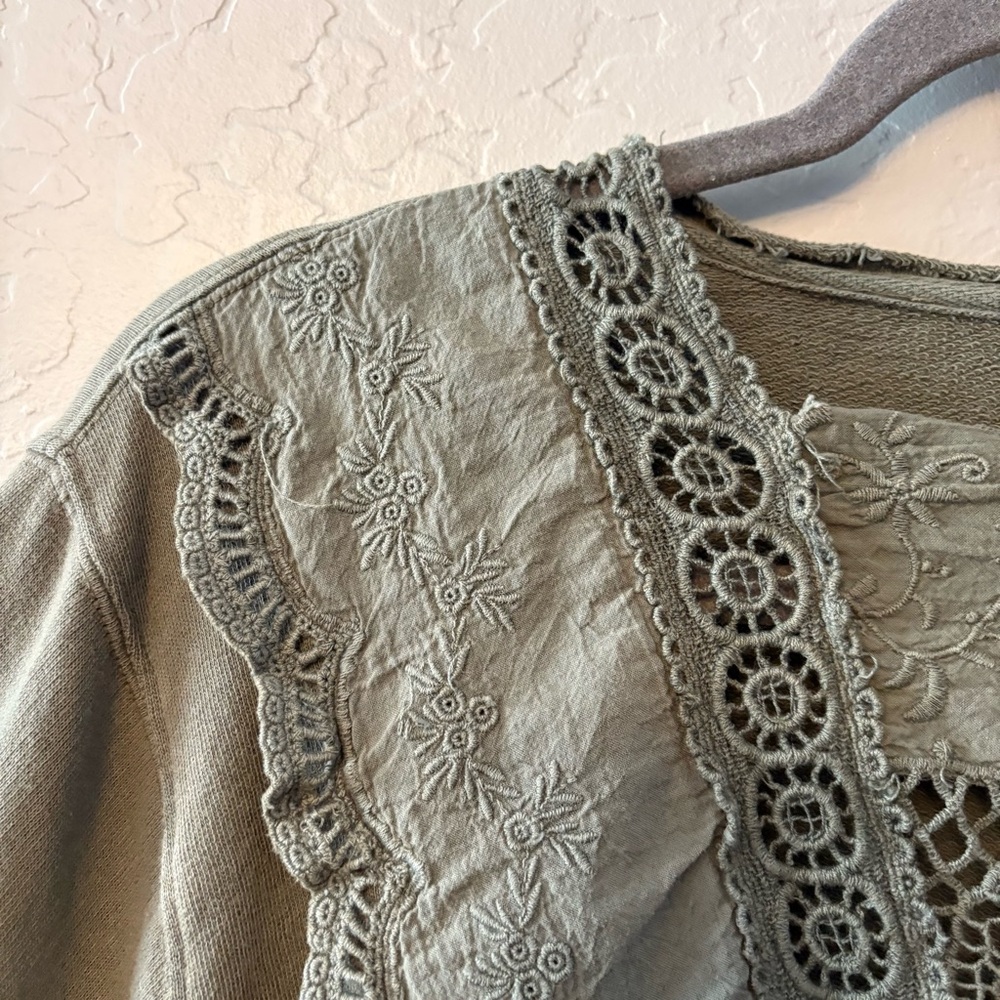 Free People gray embroidered crochet lace floral bohemian blouse top size small - Picture 6 of 16